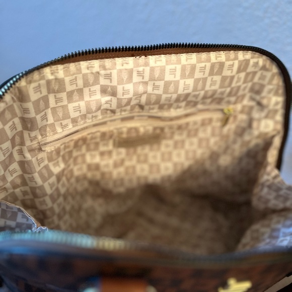 London Fog Dome Satchel Brown with Logo prints, medium sized includes makeup bag - Picture 6 of 9